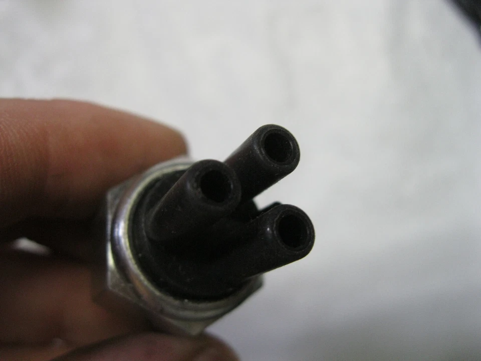 4WD Indicator Light Switch Airtex 1S3164 (switch only no o-ring) Foto 3 de 4