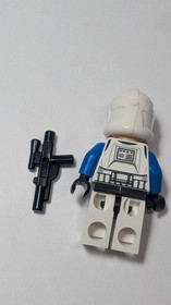 LEGO Star Wars Minifigure 501st Legion Clone Trooper Blue W Blaster AOTC 75021