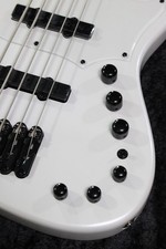 Bajo Ibanez MDM1005-PW de 5 cuerdas blanco perla usado