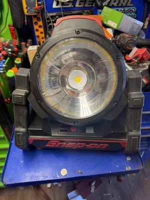 SNAP-ON CTFL9050 18V MONSTER LITHIUM 2700 LUMEN FLOODLIGHT - Tool Only