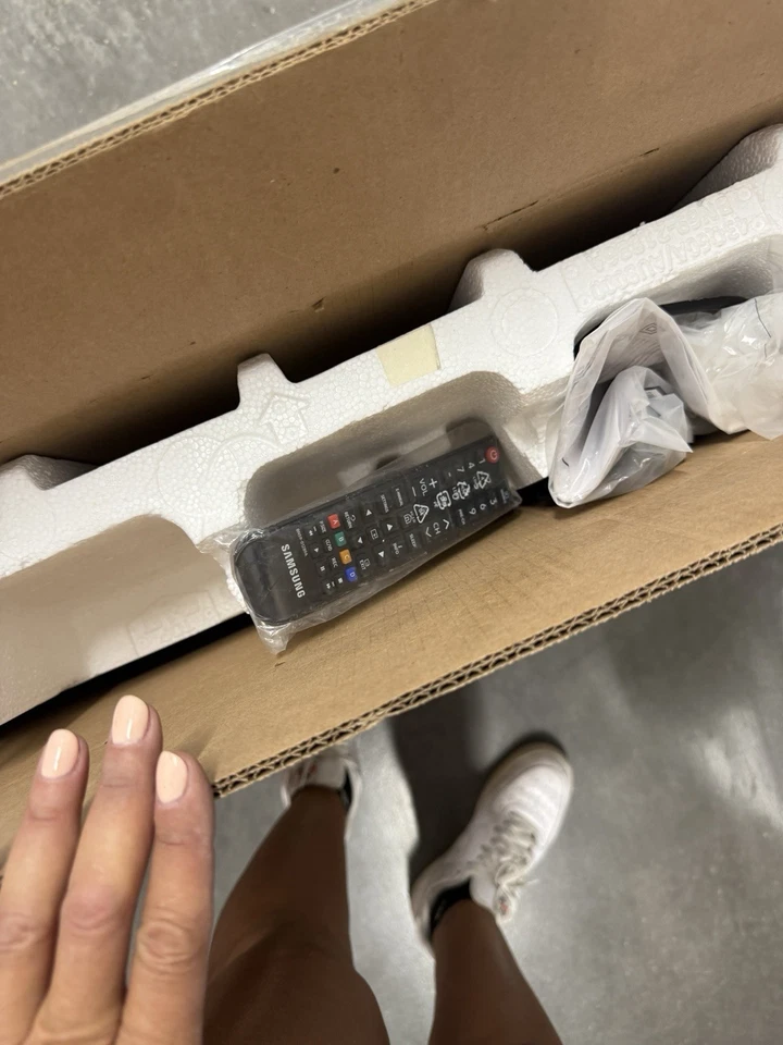 Samsung Q60D 43" QLED Smart TV 4K QN43Q60DAFXZA ✅❤️️✅❤️ NEW! OPEN BOX! - Image 4 of 4