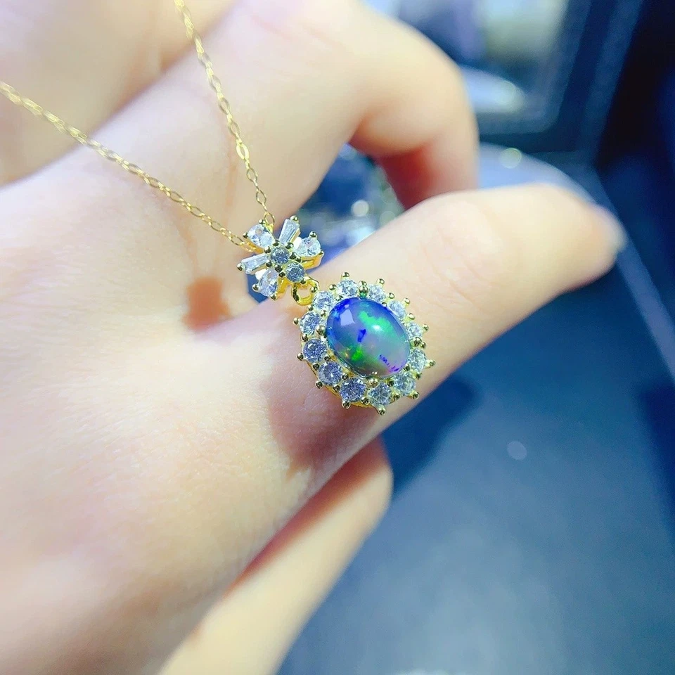 Collar de piedras preciosas brillantes de plata de ley 925 con colgante de ópalo negro natural de lujo Foto 2 de 4