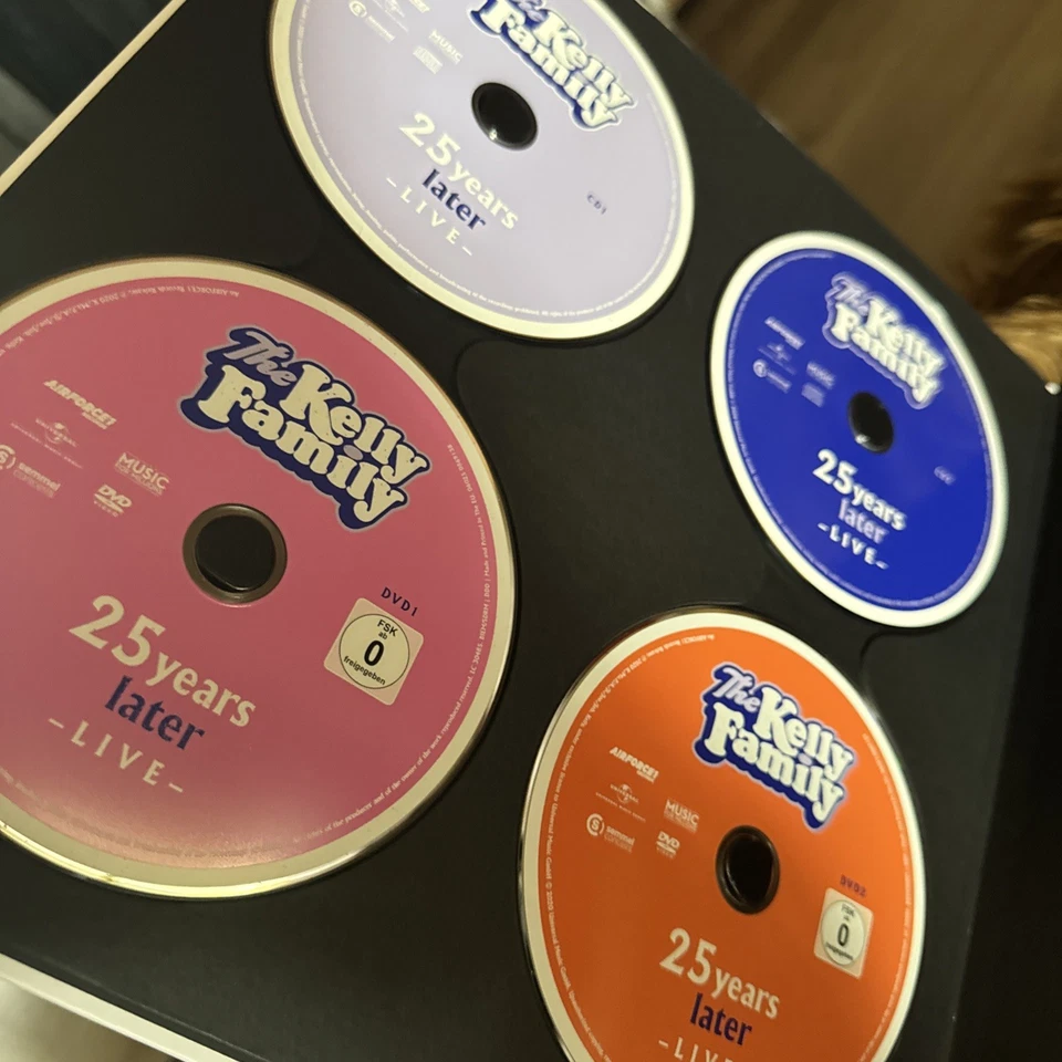 25 Years Later-Live (Limitierte Fotobuch Ed.) - Bild 2 von 4