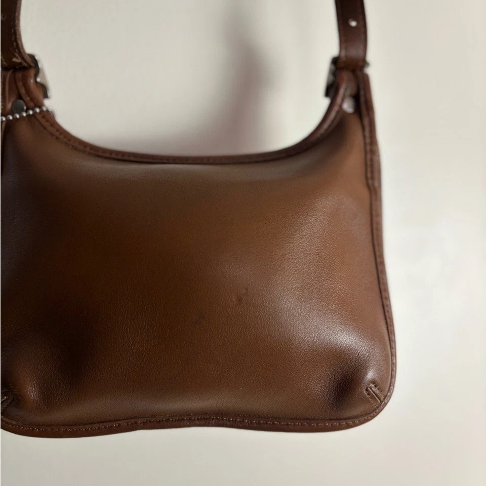 Bolso Coach Vintage Cuero Marrón Delgado Mini Hippie con Solapa Foto 3 de 4