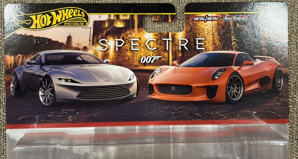 Paquete de 2 Hot Wheels 2025, Spectre James Bond, Aston Martin DB10, Jaguar C-X75 Foto 2 de 4
