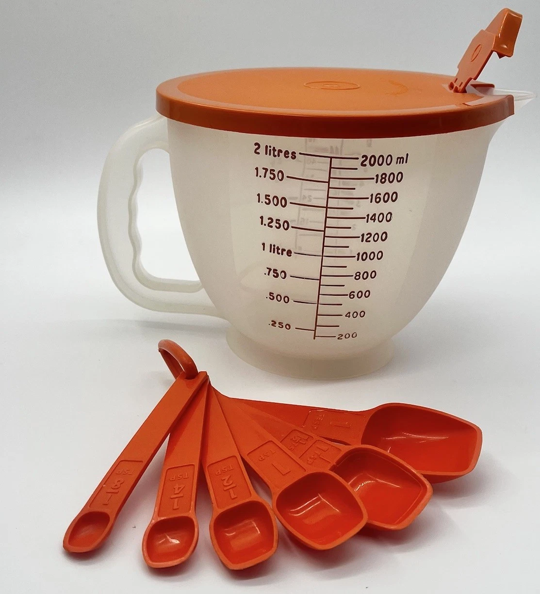 Tupperware Mix-n-store Measuring Pitcher 8 cups 2 litres And 6 Measuring Spoons