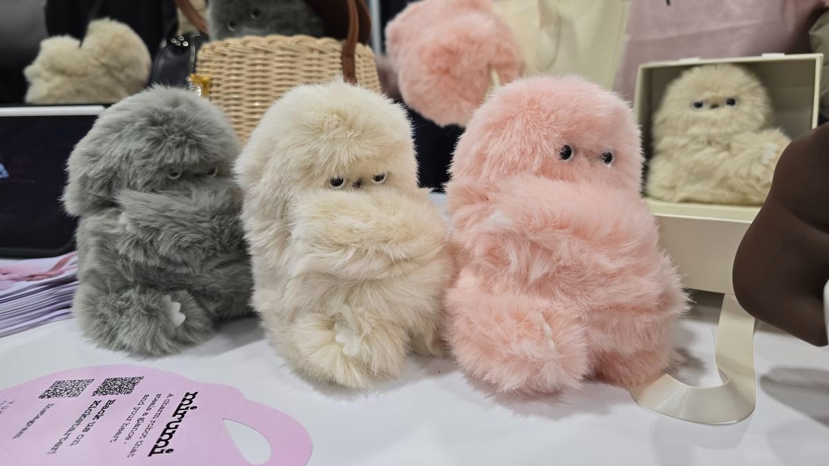 Mirumi Furry Robot Bag Charm by Yukai Engineering – Interactive