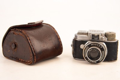 Jilona Midget Model 2 Hit Style Camera in Case 14×14mm Exposures 17.5mm Film V27