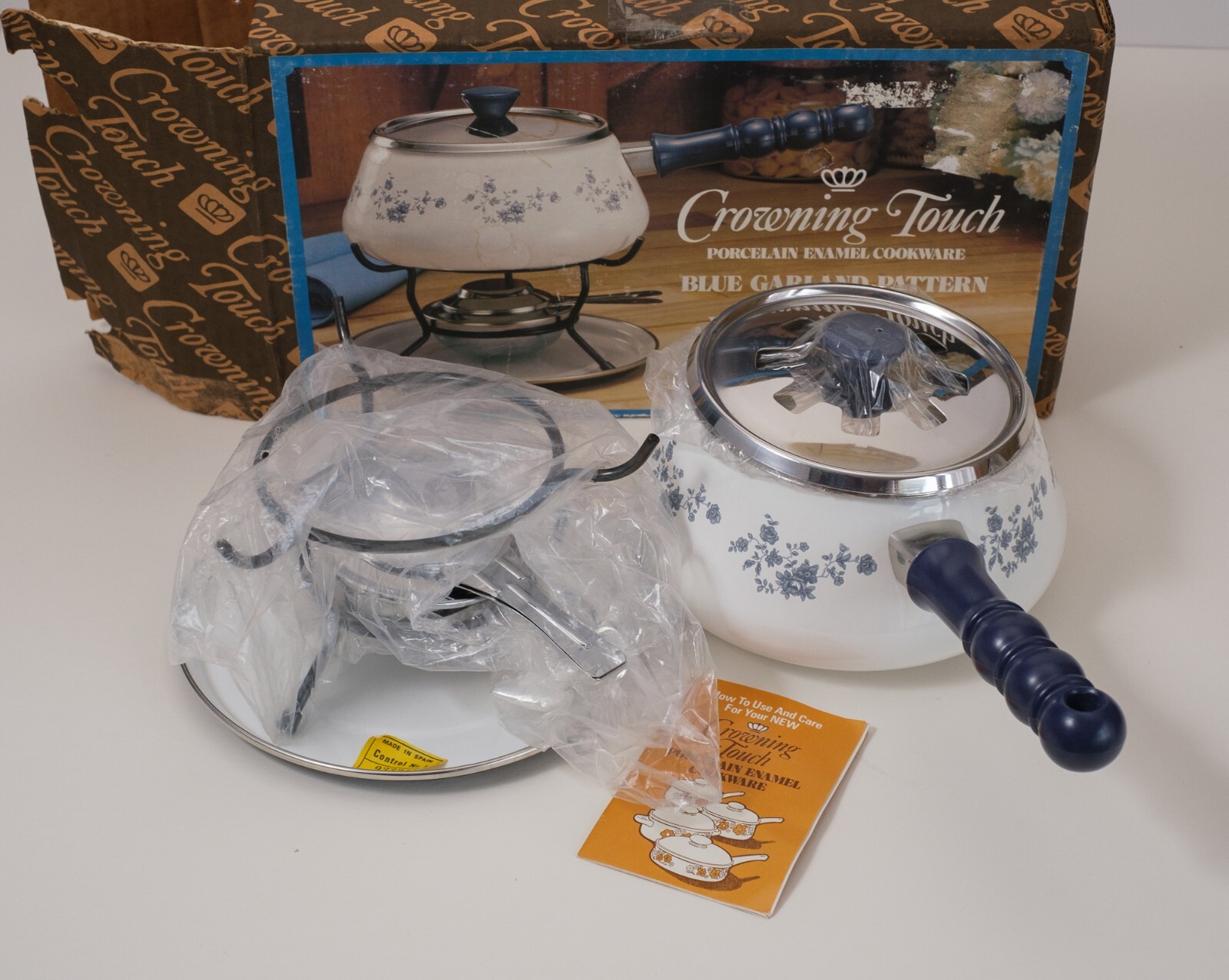 CROWNING TOUCH MCM Fondue Set Porcelain Enamel Cookware Blue Garland NOS
