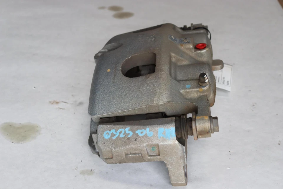 Pinza de freno trasera derecha Chevy Silverado 2500 HD 2020-2023 OEM Foto 3 de 4