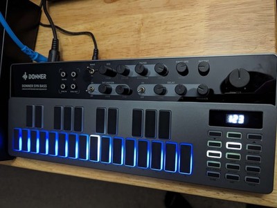 Donner Essential B1 Synthesizer Sequencer 128 Patterns Memory Delay Effects