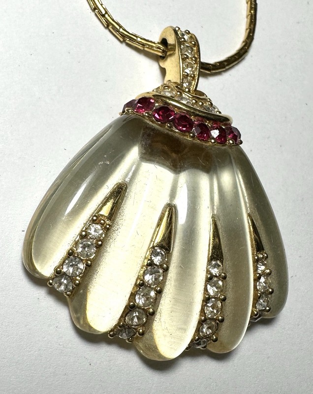 Givenchy Lucite Seashell Necklace, Clear Lucite Clam, Red & Clear RS, 1979