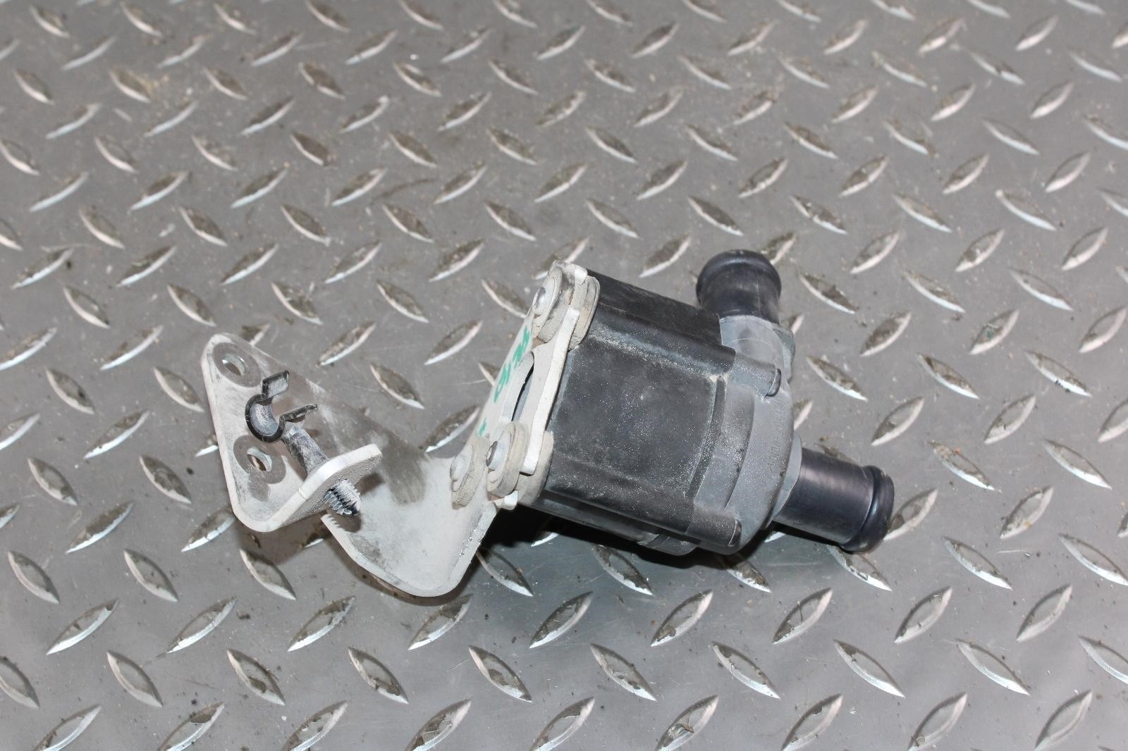 Bentley Continental GT 2019-2023 Auxiliary water pump