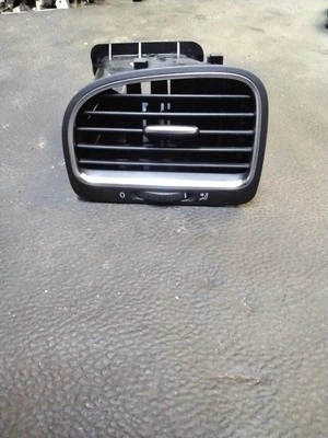 Grille de ventilation avant Gauche Tableau de Bord Volkswagen Golf 6 année 2009 - Photo 1/4