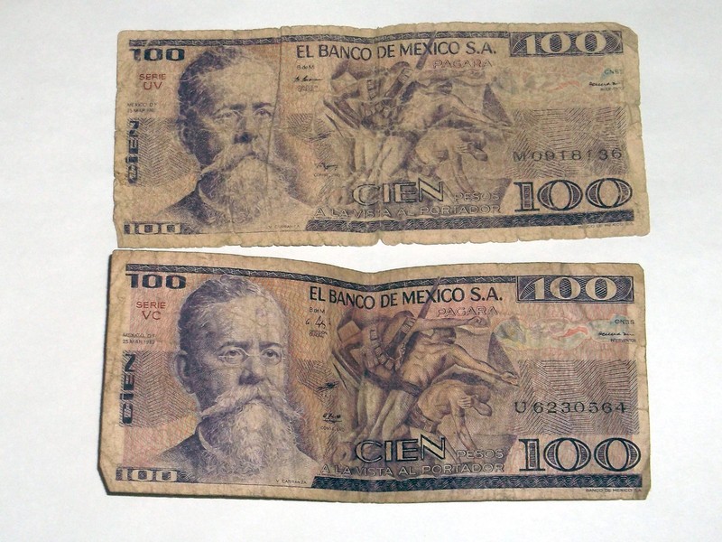 Lot of 2 100 Pesos Bills Mexico Mexican Bank Note Circulated 1982 Used Carranza