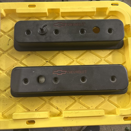 Proform 141-131 Sbc Blk Crinkle Die Cast Center Bolt Valve Covers Vortec Crate