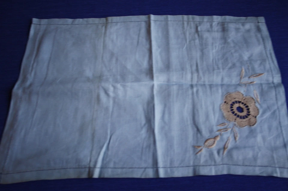 Porte ou range serviette en lin bleu + sa serviette décor de fleur N°15 - Photo 3/4