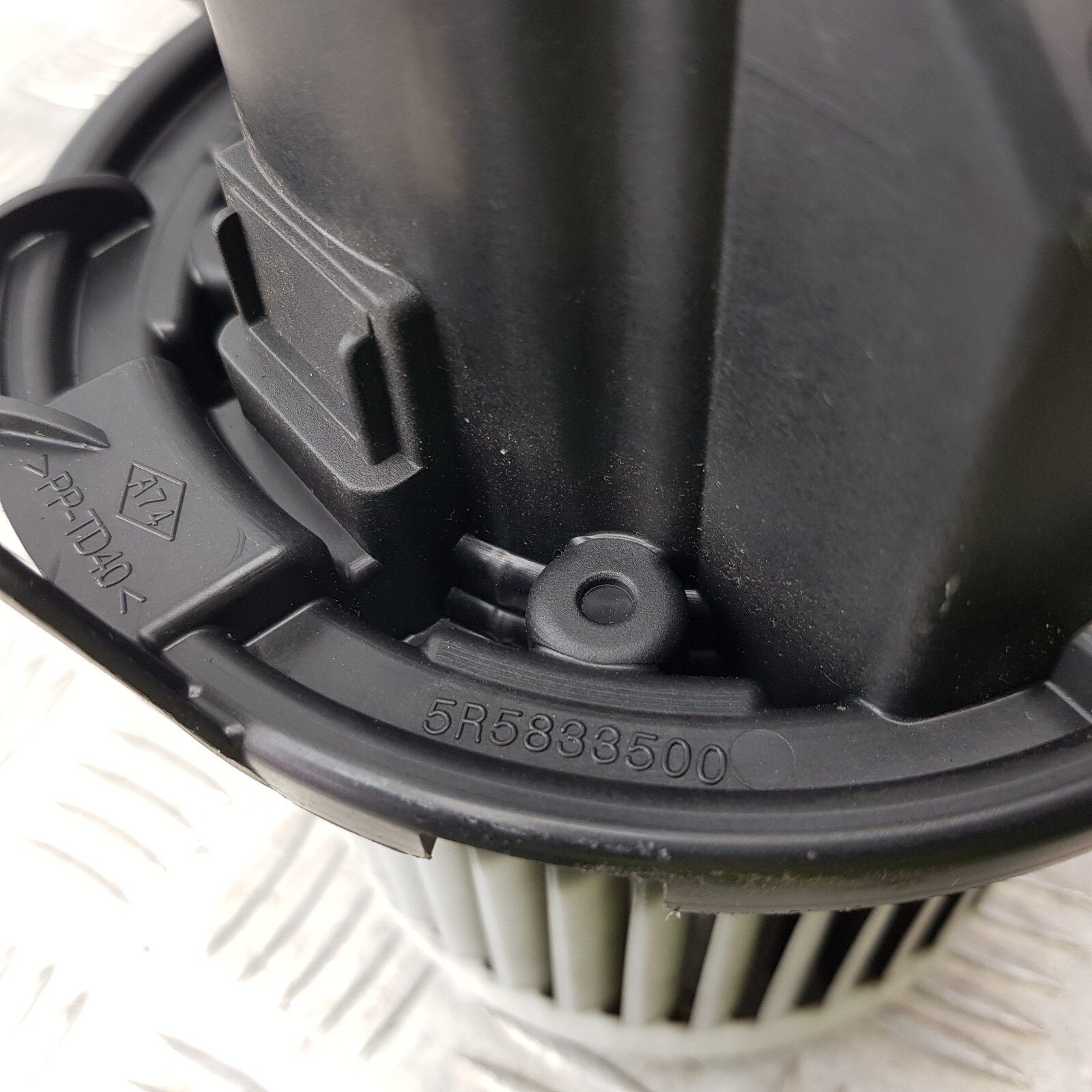 5R5833500 Engine Heating Renault CLIO IV 330815 for sale online | eBay 