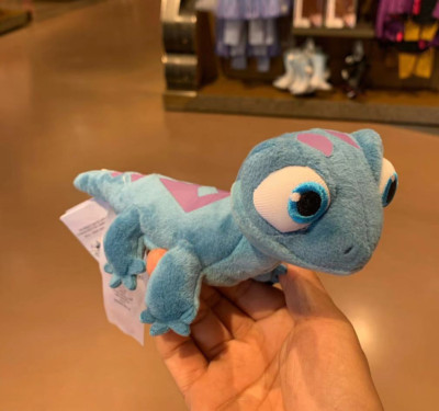 Disney park Frozen II Bruni Salamander Shoulder Pal Magnet Mini Plush 7 1/4'' NWT