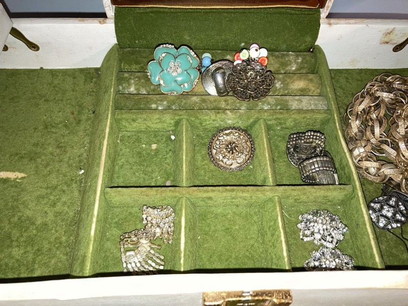 Vintage Buxton Jewelry Box With Jewelry Included 