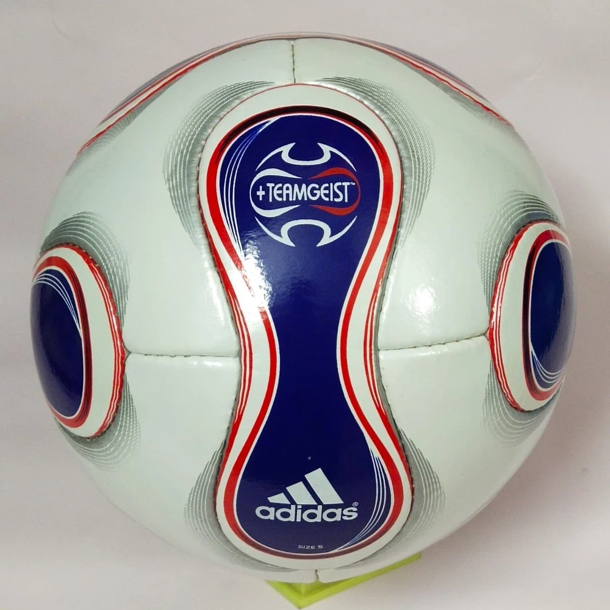Adidas Teamgeist Berlin FIFA World Cup Germany 2006 Blue