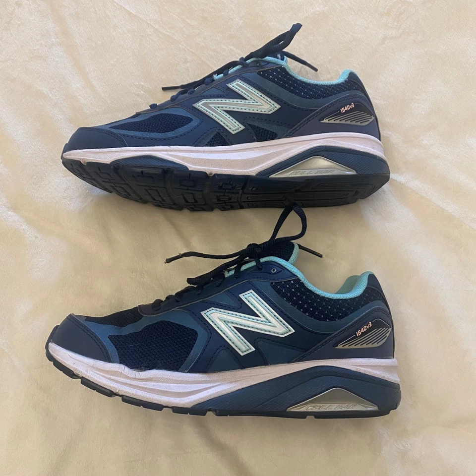 New Balance 1540v3 Women's Running Shoes Navy Blue Sz 8 D W1540N13 *READ - Image 2 of 4