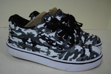 Heelys Pro 20 Camo Youth Size 6 Skate Shoes- Worn Once