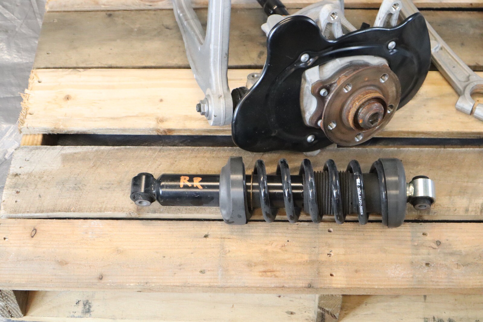 22 23 AUDI R8 V10 5.2L AWD OEM RH PASSENGER REAR SPINDLE HUB CONTROL ARMS AXLE