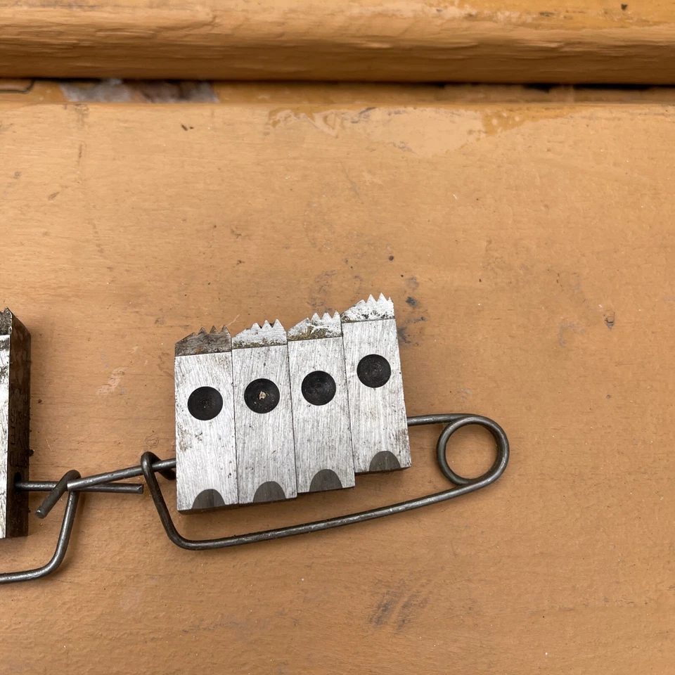 Vintage SET OF 3 OLDER  PIPE THREADING DIES TEETH PLUMBING. SETD NYE 1A & 1R - Image 4 of 4