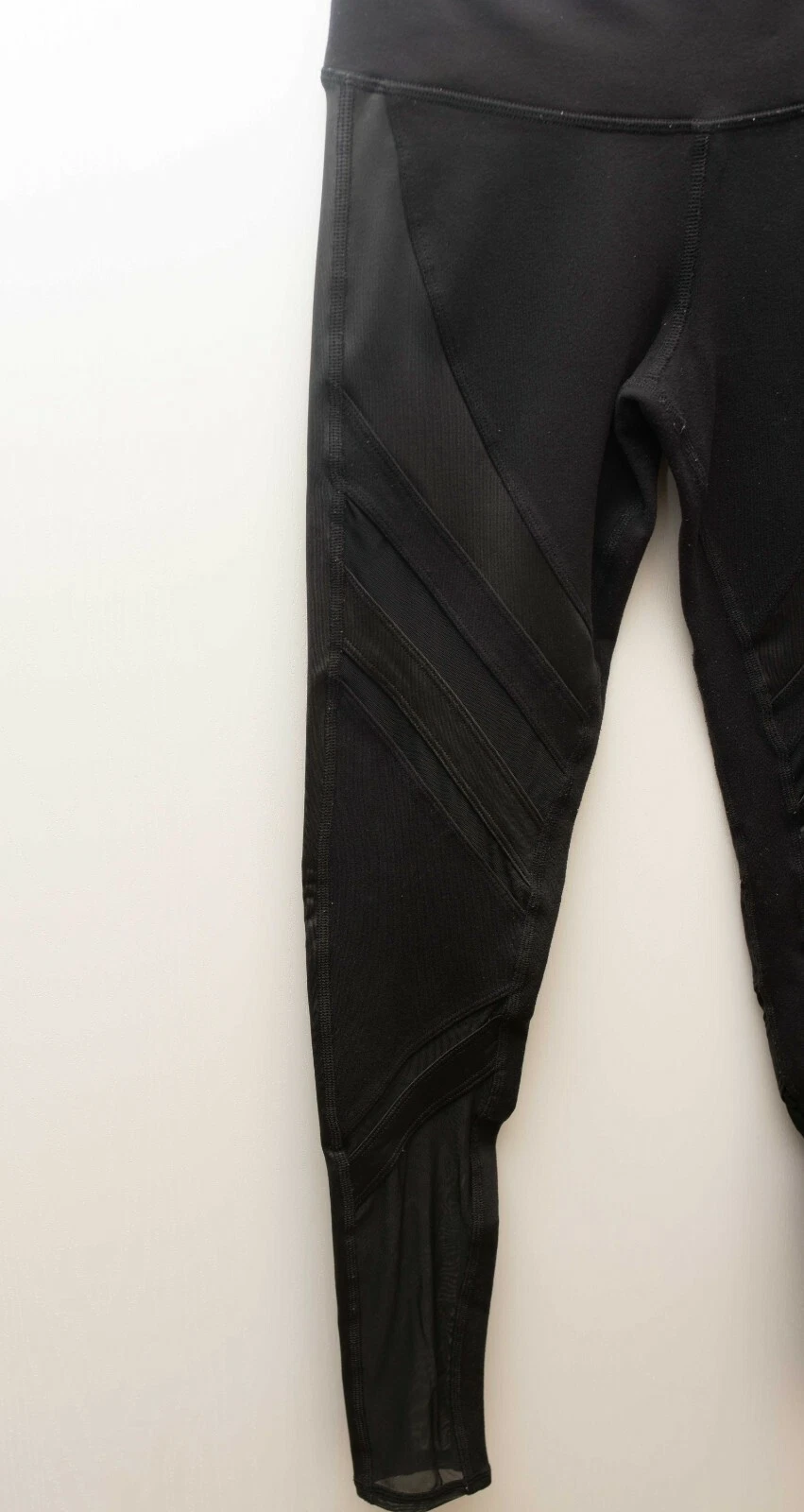 alo-yoga mesh design leggings