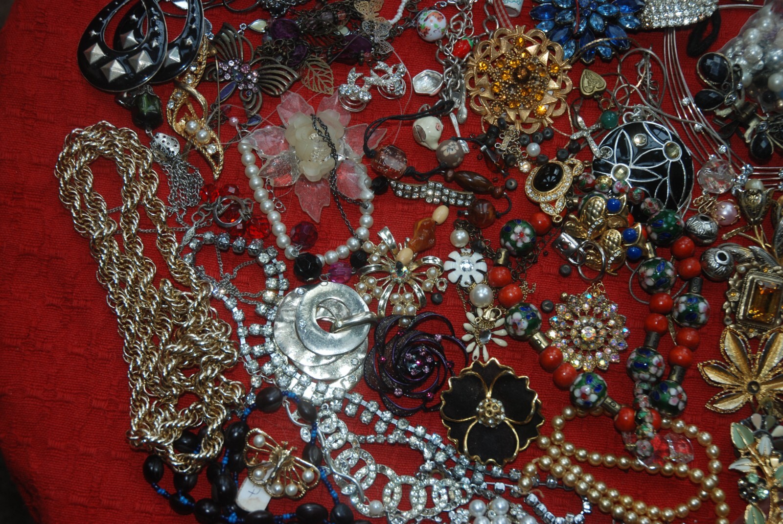 Job Lot over 1.5kg Broken Costume Jewellery for Repair or Craft some