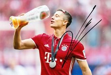 Robert Lewandowski SIGNED 12X8 PHOTO BAYERN MUNICH Autogramm AFTAL COA (9124)