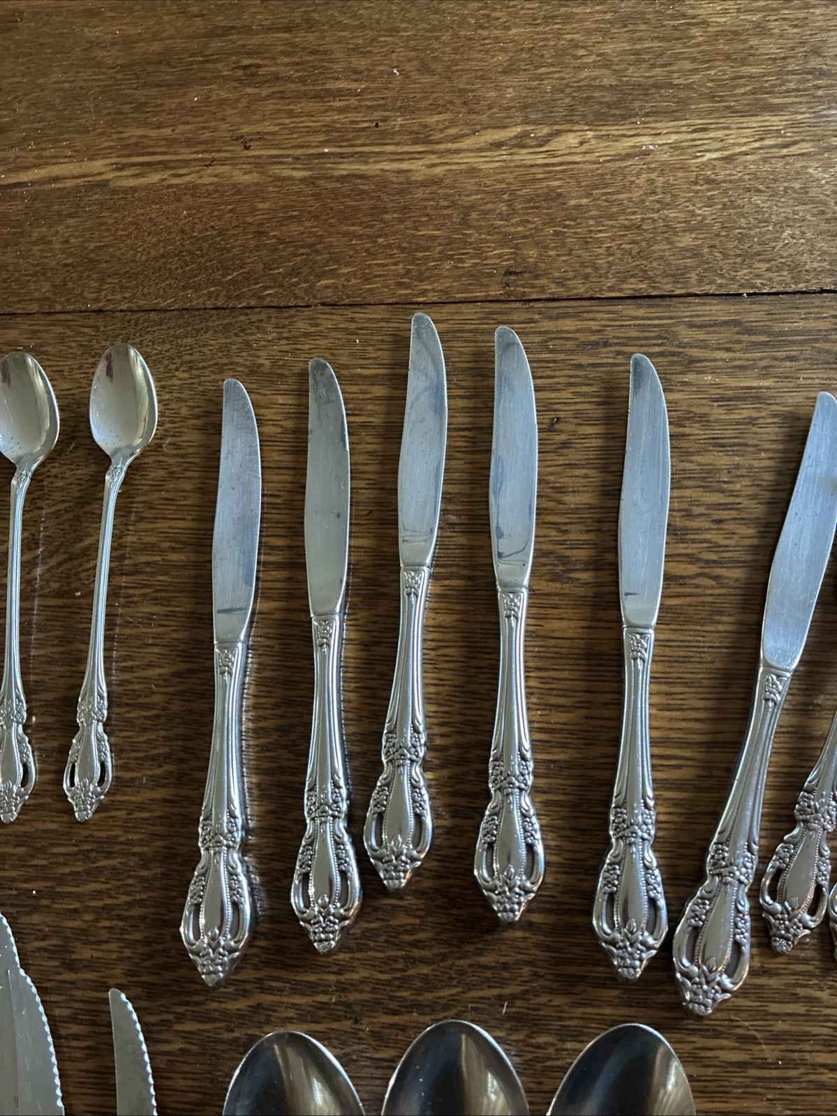 Oneida Distinction Deluxe Stainless Raphael 41pc Lot Made in the USA HH Mixed