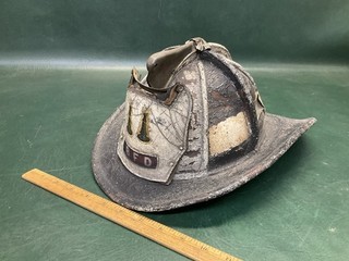 Casco vintage in pelle pompiere Cairns & Brothers 11 BFD Boston?