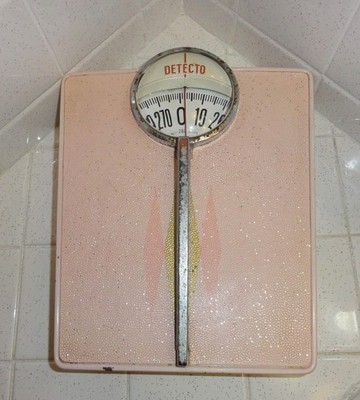 Vintage Detecto Pink Bathroom Scale w/ Gold flake MCM atomic diamond shapes