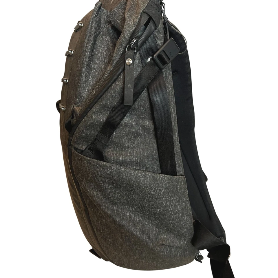 Peak Design Everyday Backpack Dark Gray 20L - V1 - Camera Backpack Everyday READ - Image 2 of 4