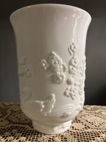 Vintage Fenton Empress Milk Glass Vase Asian Flowers 1960’s 7.75” GORGEOUS!!!!!