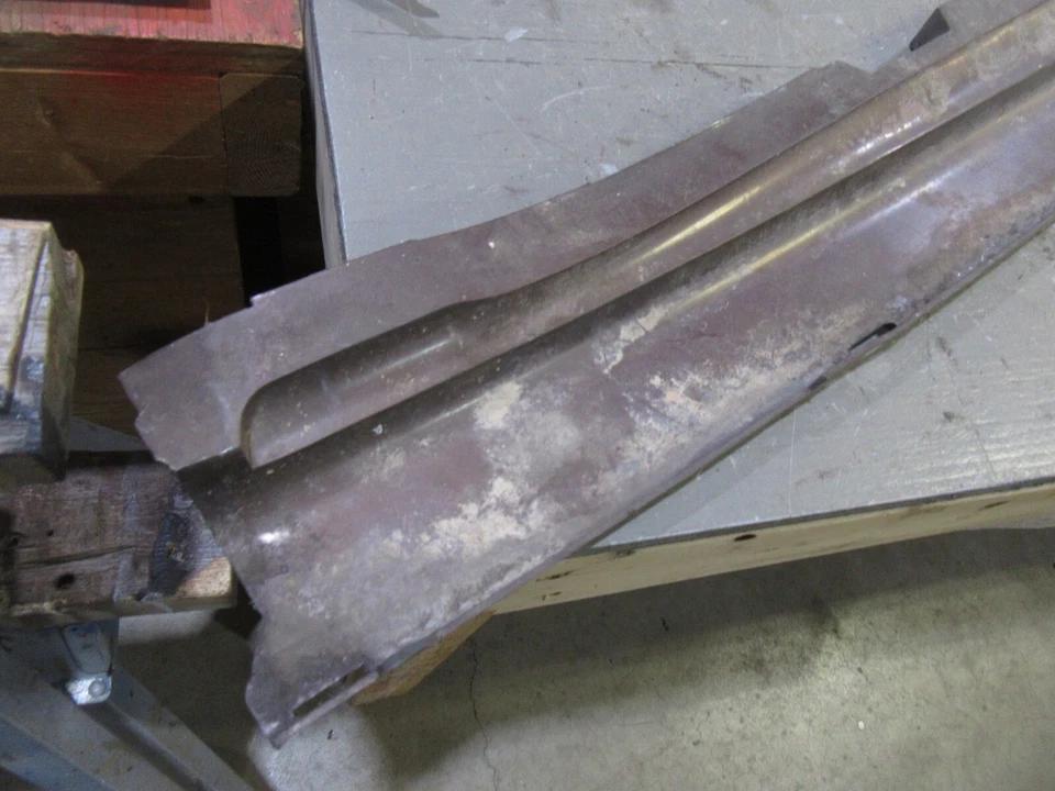 1978 Chevrolet Malibu 4 portas vagão exterior painel de válvula de enchimento traseiro - Imagem 2 de 4