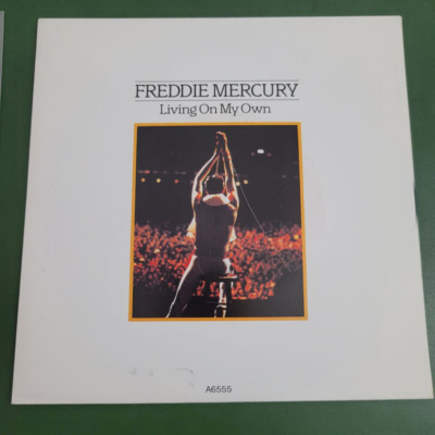 Freddie Mercury Living on my own/My love is dangerous 7'', CBS A6555, 1985, NL