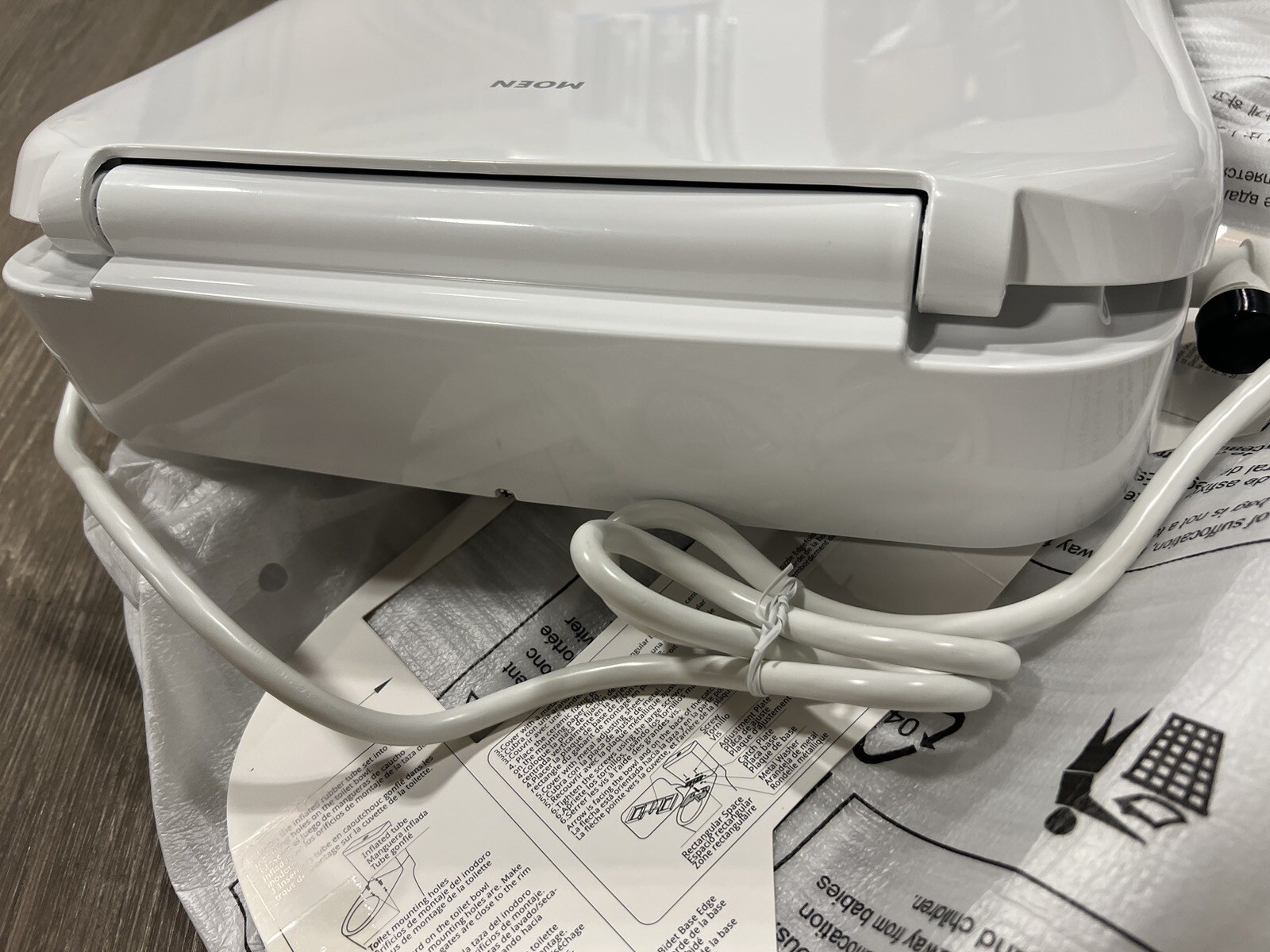 Moen Hands Free Digital Electronic Bidet Toilet Seat EB2000R EB2000R