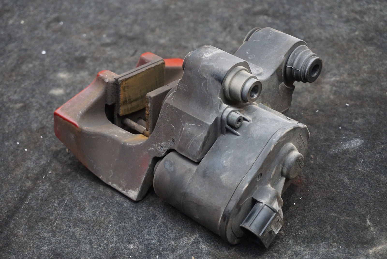 Rear Right Side Parking Brake Caliper Red Ad43-2k327-ba Aston Martin Rapide