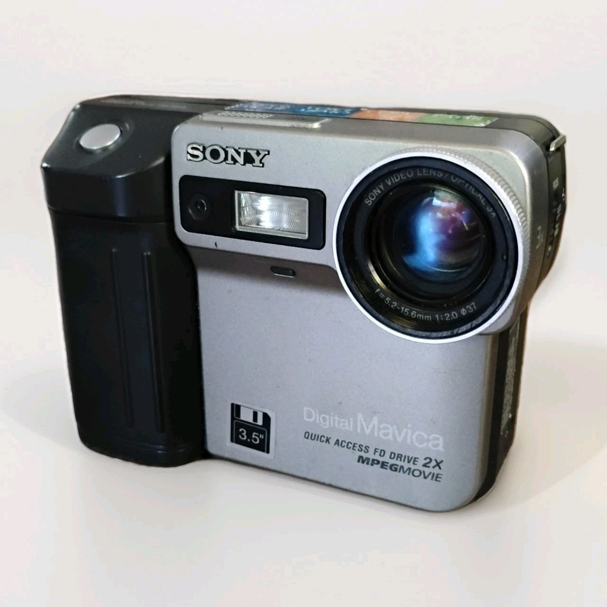 Sony Mavica MVC-FD81 0.9MP Digital Camera - Black & Metallic 