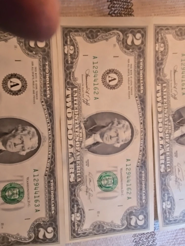 1976 2 Dollar Bill Off Center Strike  Consecutive Serial Number And Error Rare! - Image 3 of 4