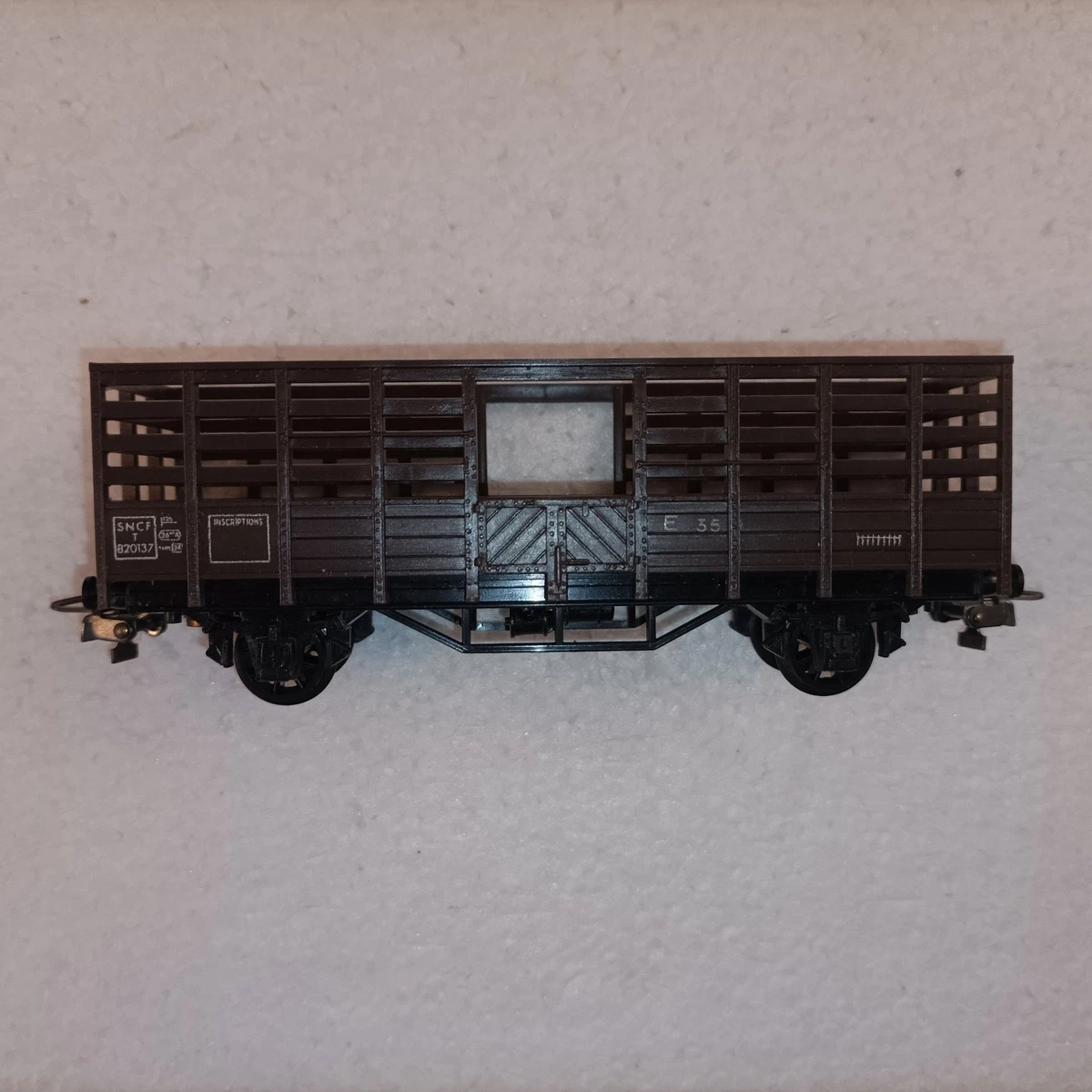 Maquette VB Wagon Plat Avec Essieux – Camion Pinder – Échelle HO (1/87) – Occasion