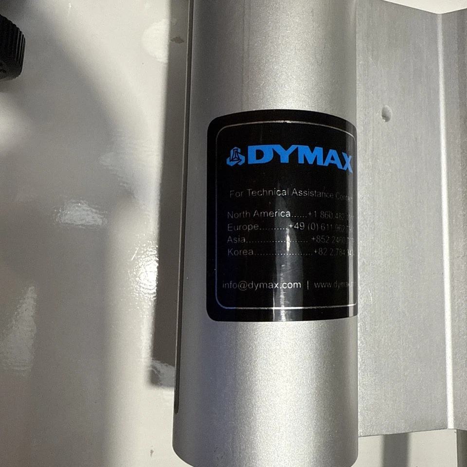 Soporte dispensador Dymax y retenedores de cartucho y regulador de aire de precisión Foto 4 de 4