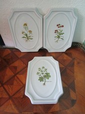 3 alte bemalte Wandfliesen / Kacheln zum Aufh&auml;ngen - Blumen Fayence