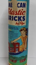 VINTAGE ELGO PLASTICS HALSAM AMERICAN PLASTIC BRICKS SET IN CONTAINER #725 V84