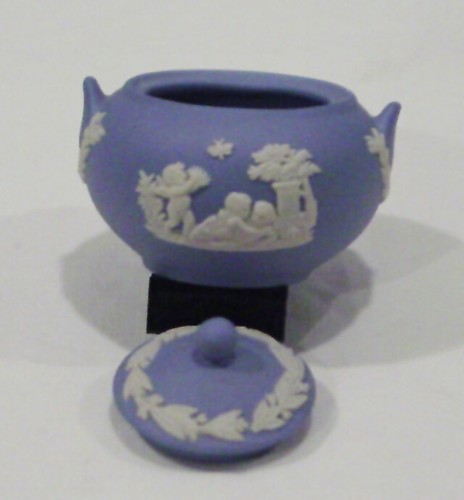 VINTAGE WEDGWOOD MINI / MINIATURE BLUE JASPERWARE CREAMER & COVERED SUGAR NEW - Picture 5 of 5