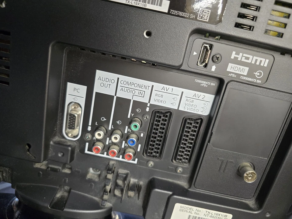 Panasonic Viera 19” LCD TV TX-L19X10B Freeview HDMI SCART Including Remote & Box - Image 4 of 4