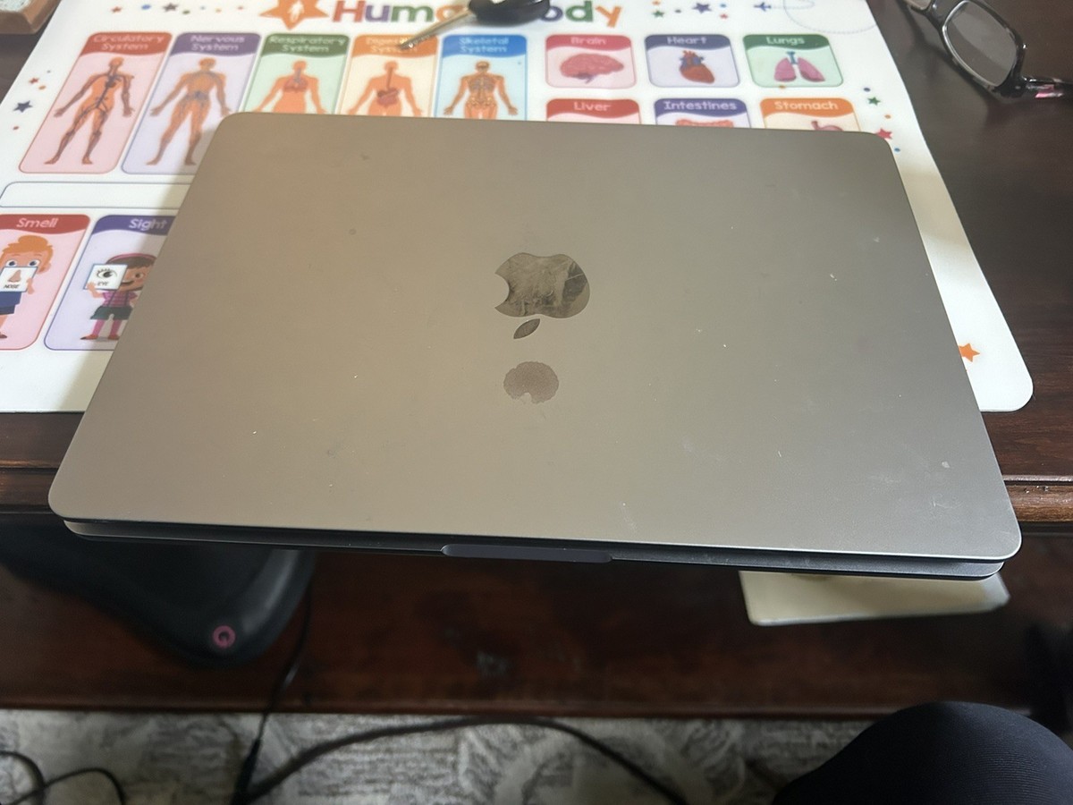 Apple MacBook Air 13 in 2022 Starlight/Apple M2 3.49 GHz, 256 GB 8